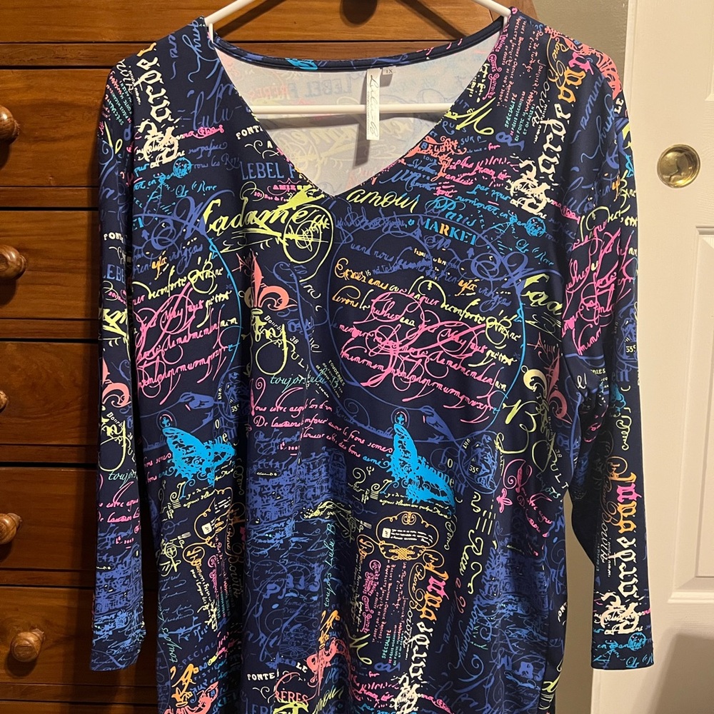 Lulu-B V-Neck Women’s Top Size 1X
